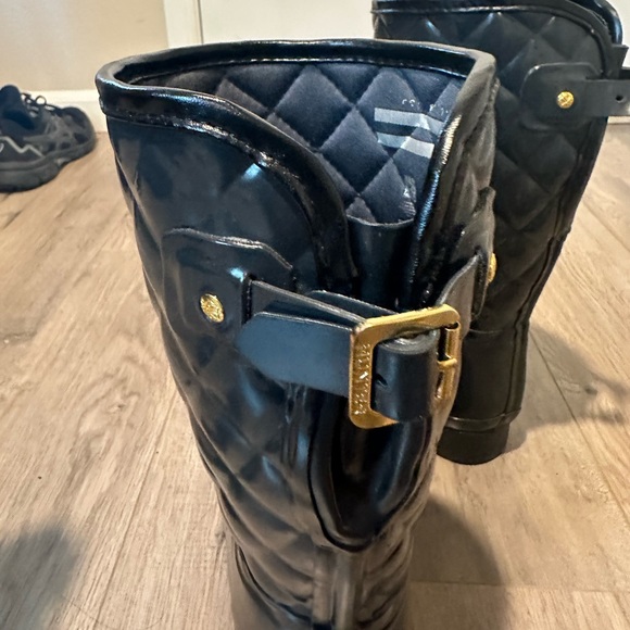 Hunter Black Gloss Refined Slim Fit Adjustable Quilted Long Rain Boot 7.5 - Picture 3 of 7